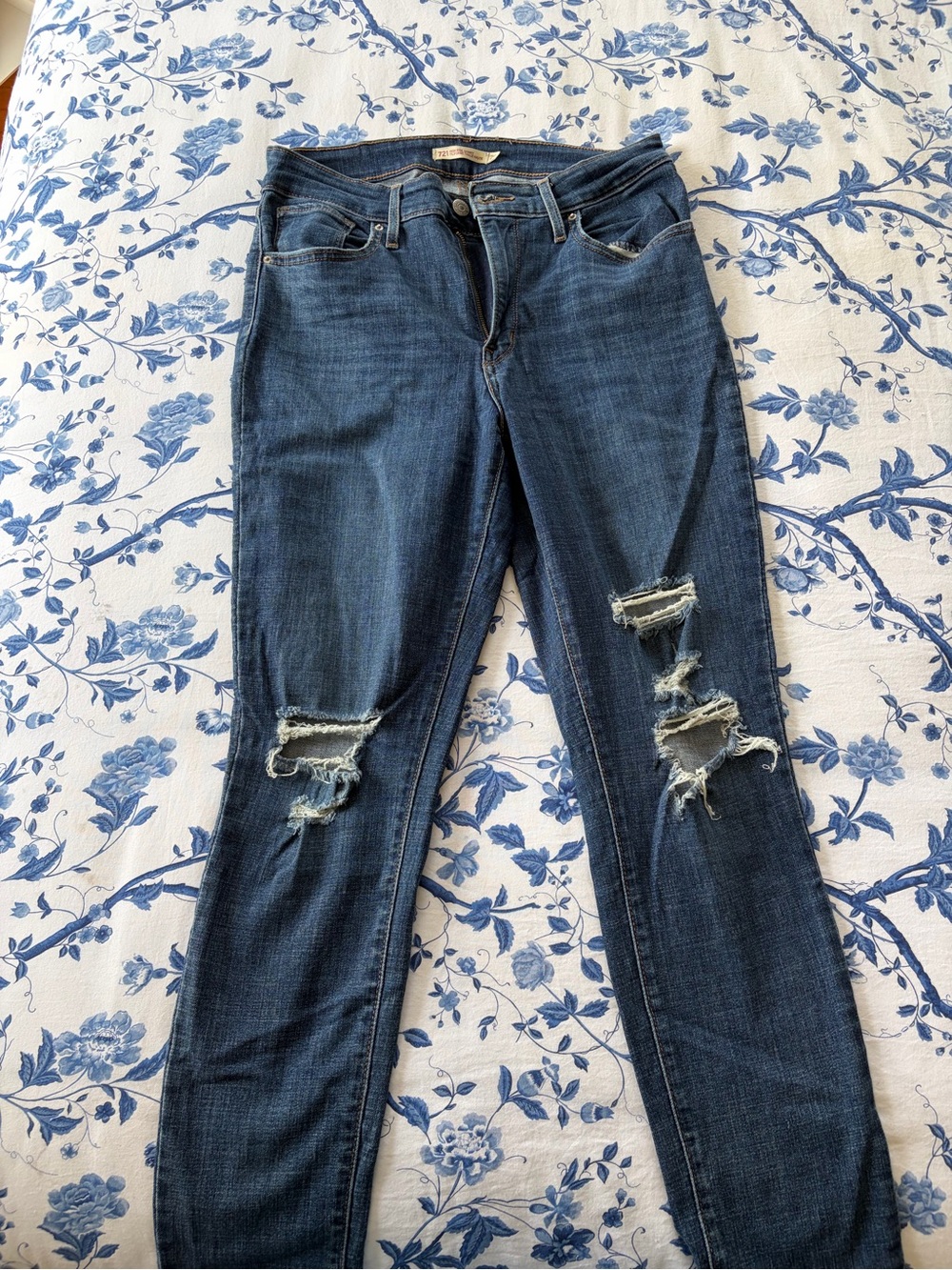 Women’s Levi’s Dark Blue Distressed Skinny Jeans